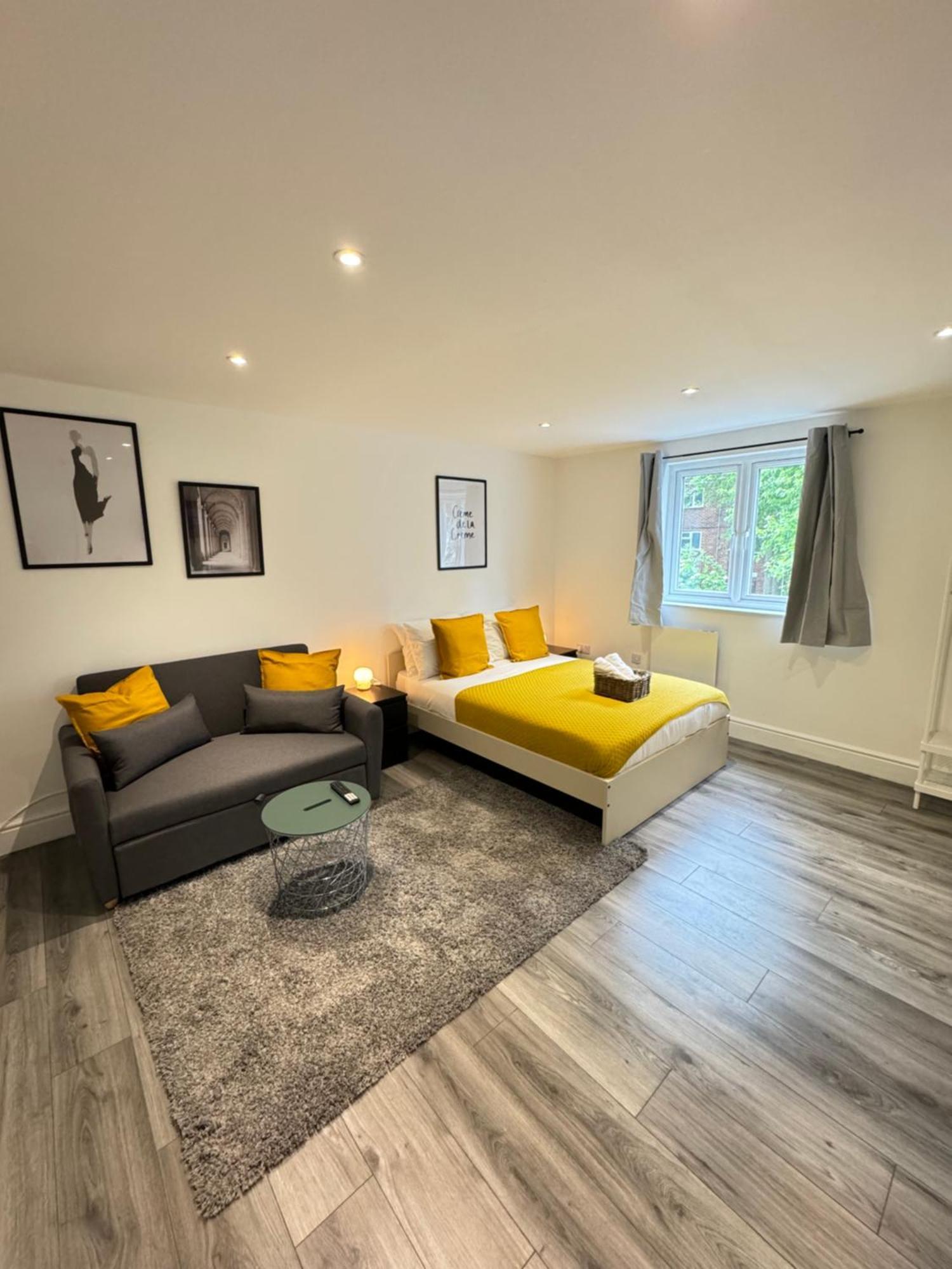 En-Suite Bedroom For Up To 4! Sofa Bed - Near Stratford London Bagian luar foto