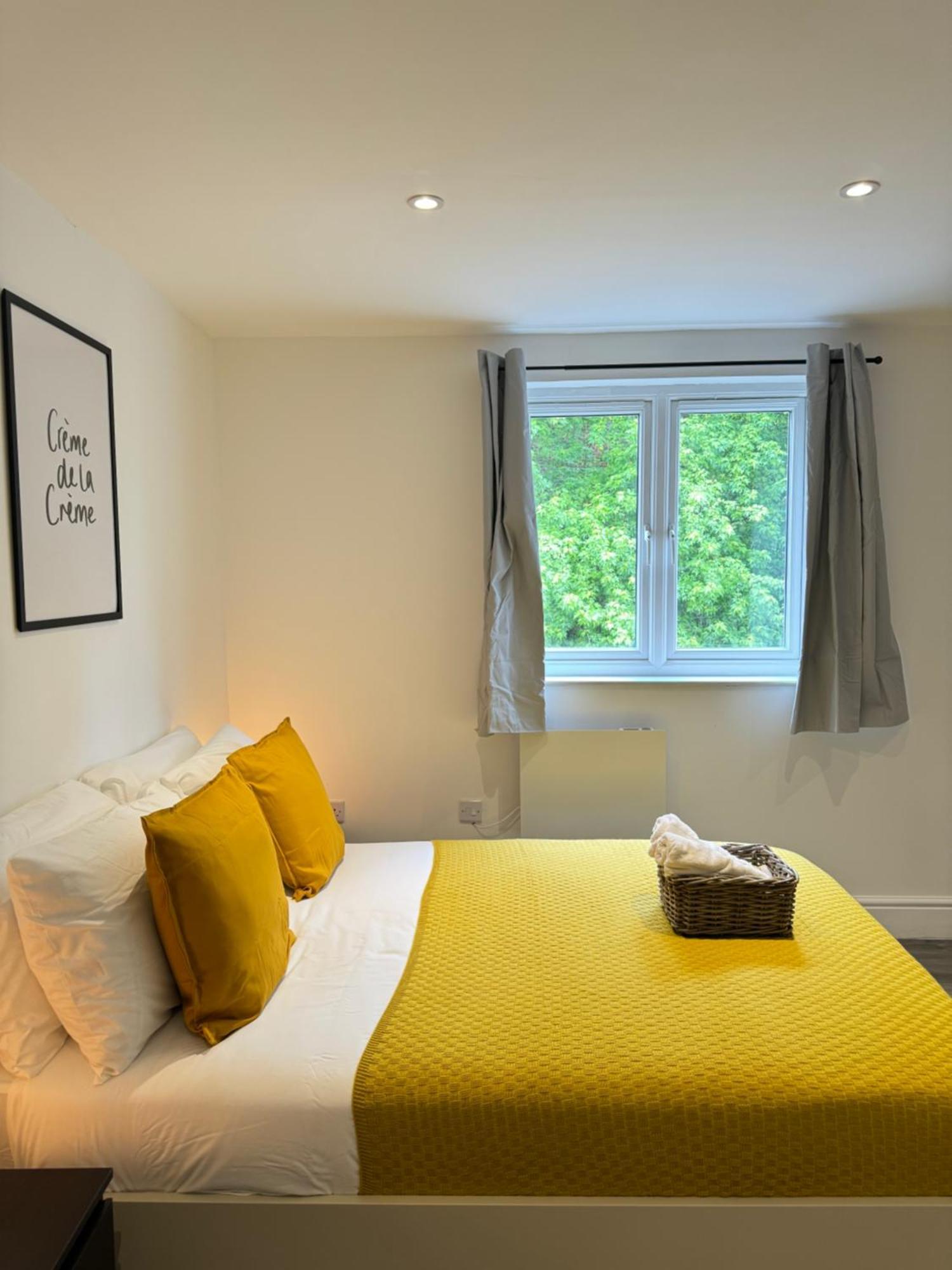 En-Suite Bedroom For Up To 4! Sofa Bed - Near Stratford London Bagian luar foto