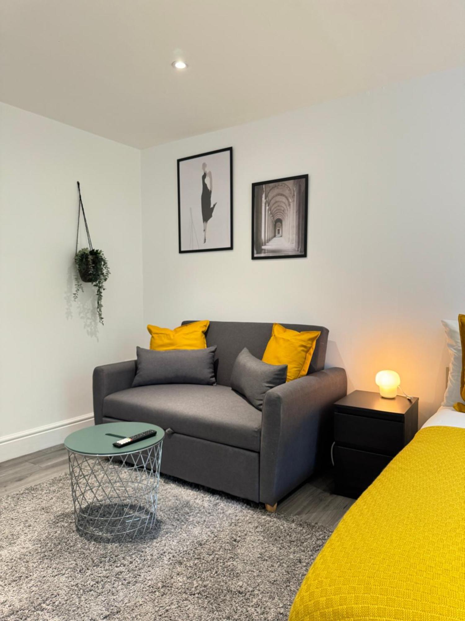 En-Suite Bedroom For Up To 4! Sofa Bed - Near Stratford London Bagian luar foto