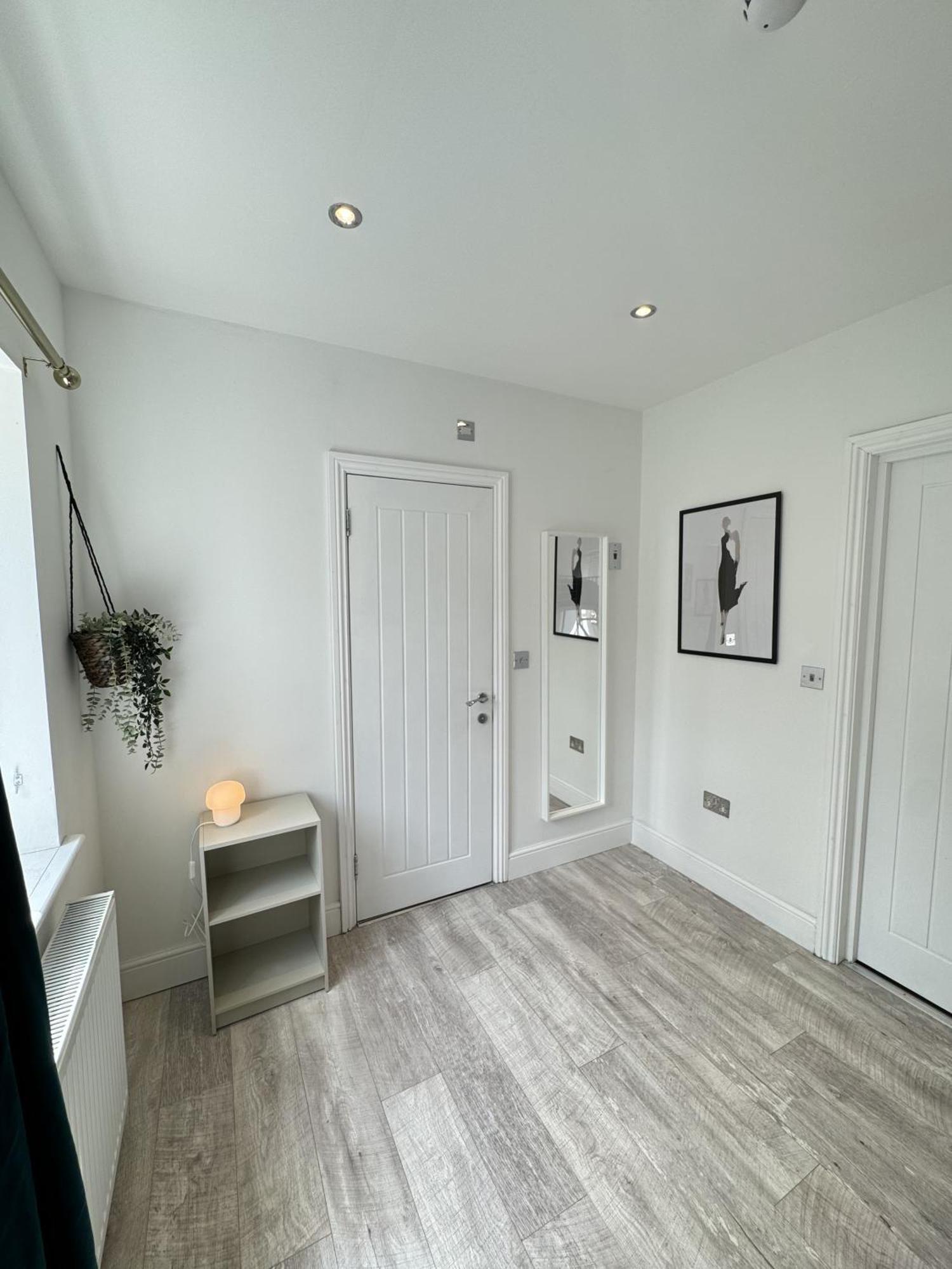 En-Suite Bedroom For Up To 4! Sofa Bed - Near Stratford London Bagian luar foto