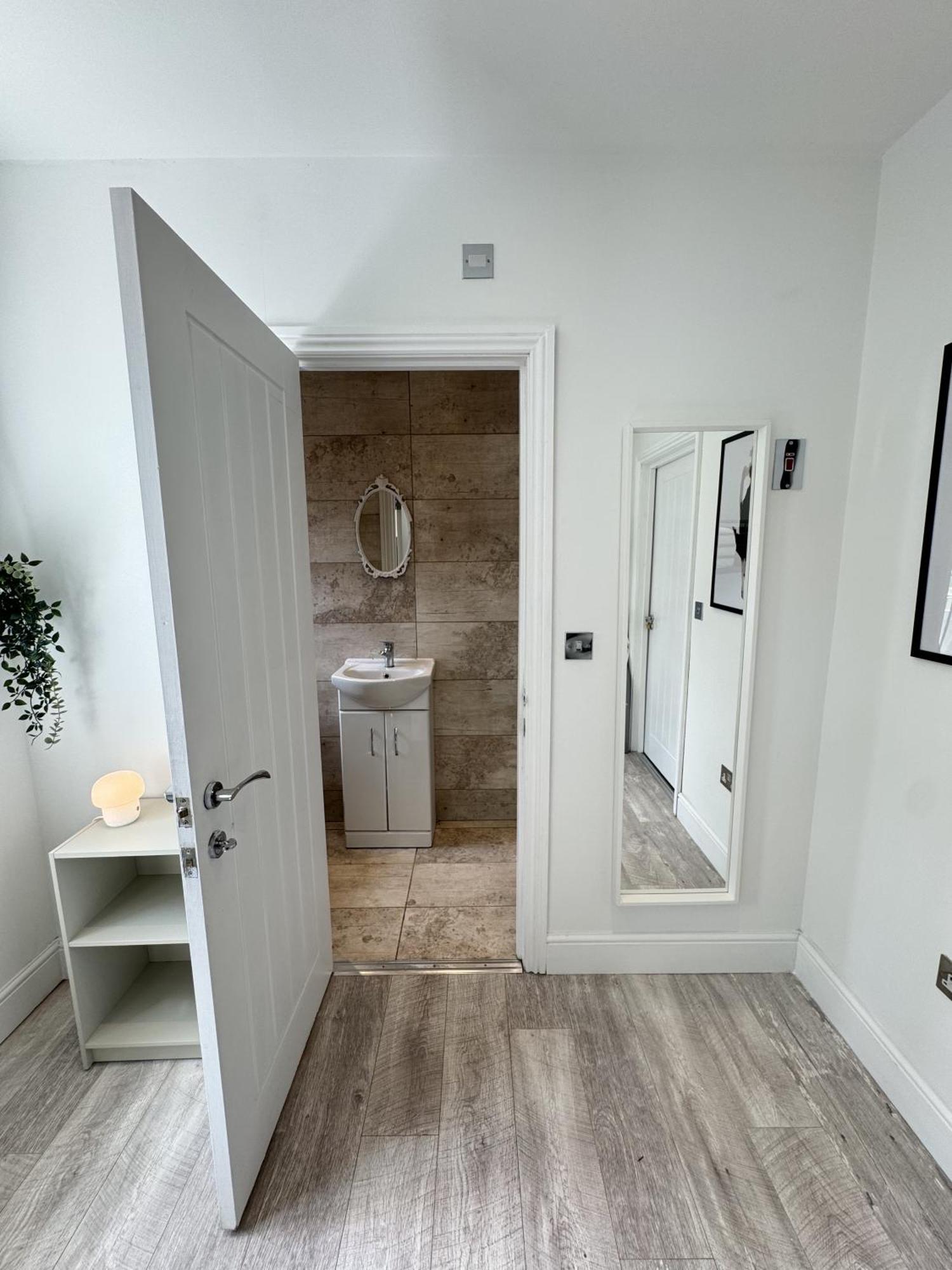 En-Suite Bedroom For Up To 4! Sofa Bed - Near Stratford London Bagian luar foto