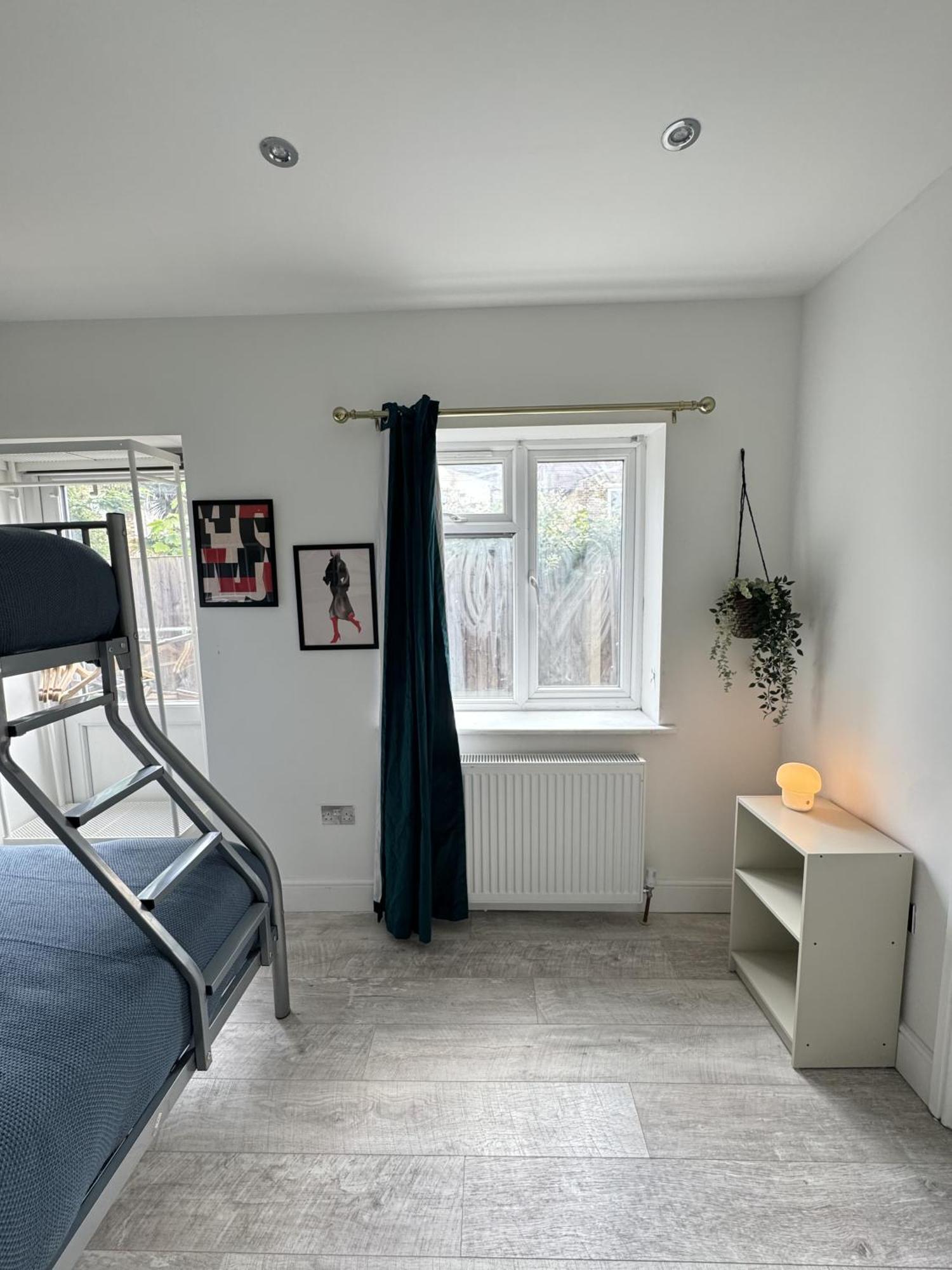 En-Suite Bedroom For Up To 4! Sofa Bed - Near Stratford London Bagian luar foto