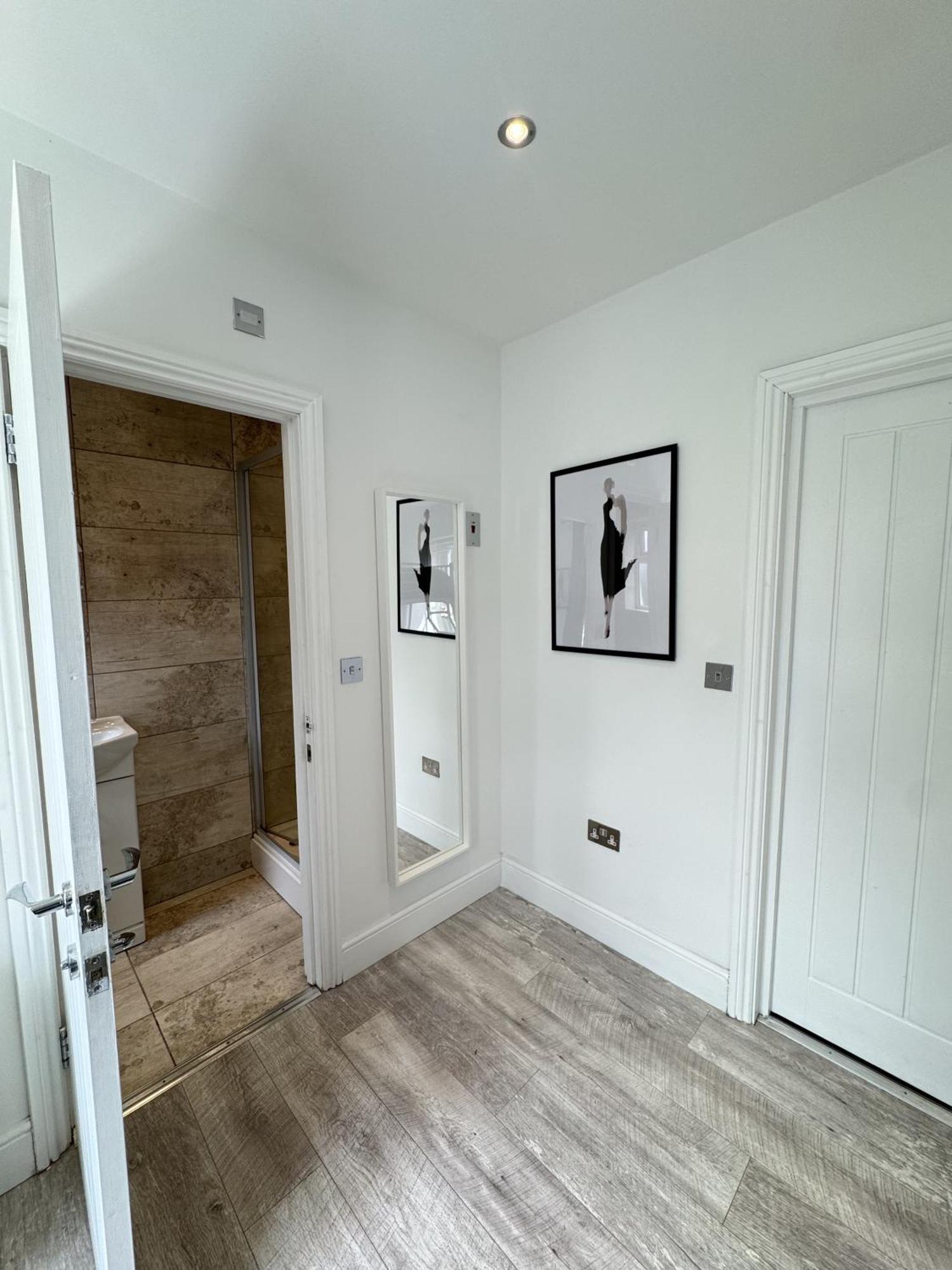 En-Suite Bedroom For Up To 4! Sofa Bed - Near Stratford London Bagian luar foto