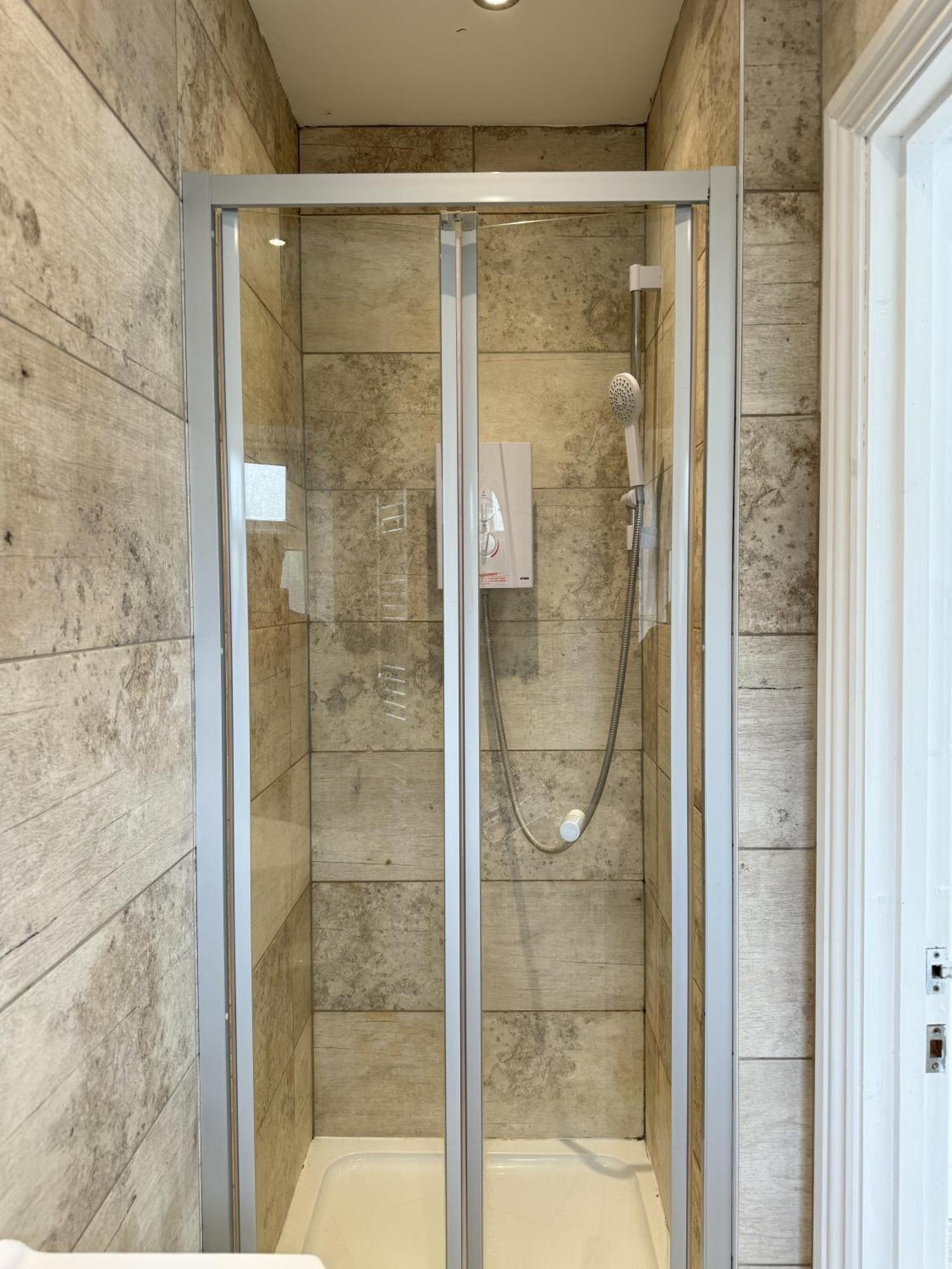 En-Suite Bedroom For Up To 4! Sofa Bed - Near Stratford London Bagian luar foto