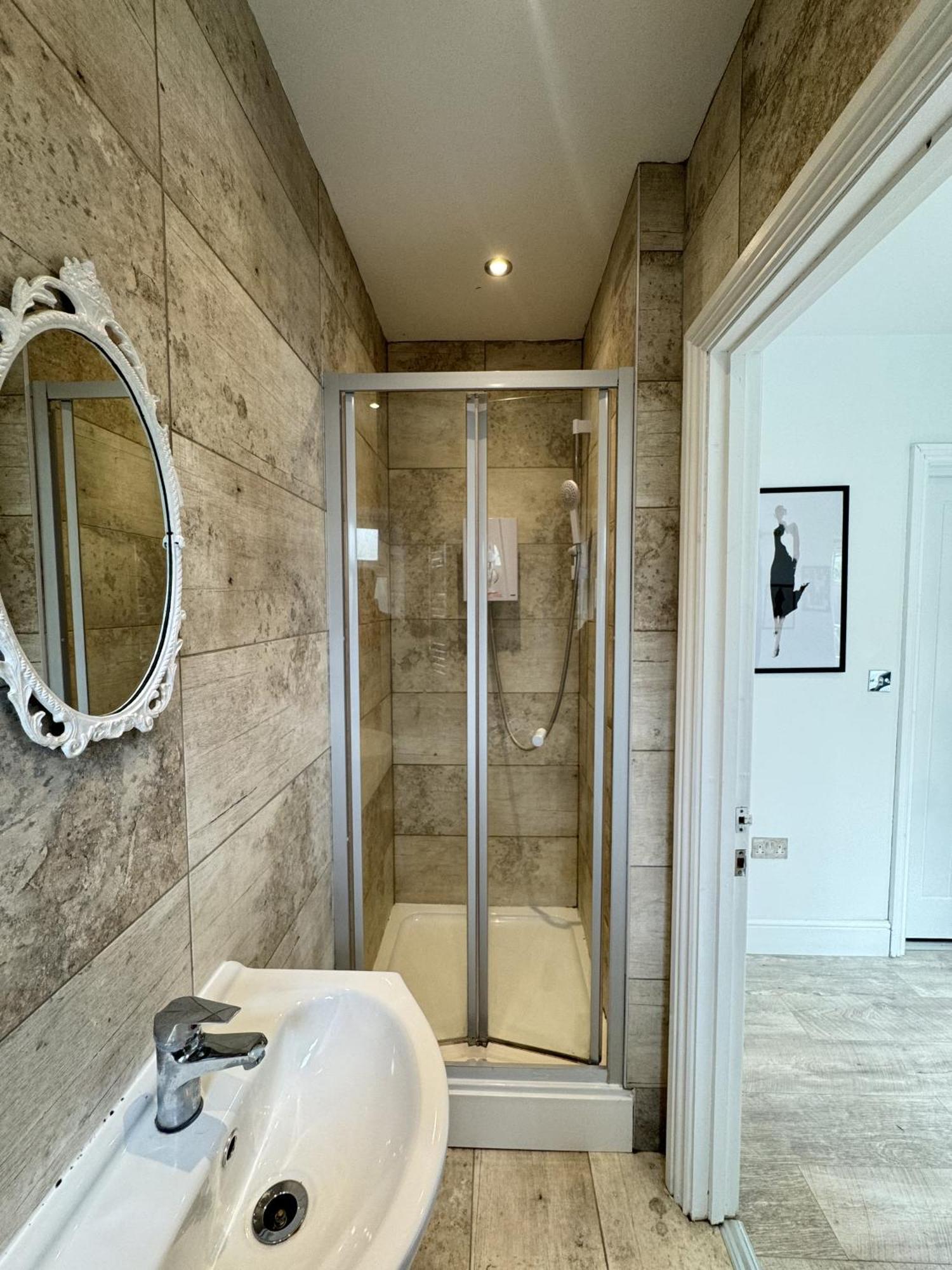 En-Suite Bedroom For Up To 4! Sofa Bed - Near Stratford London Bagian luar foto