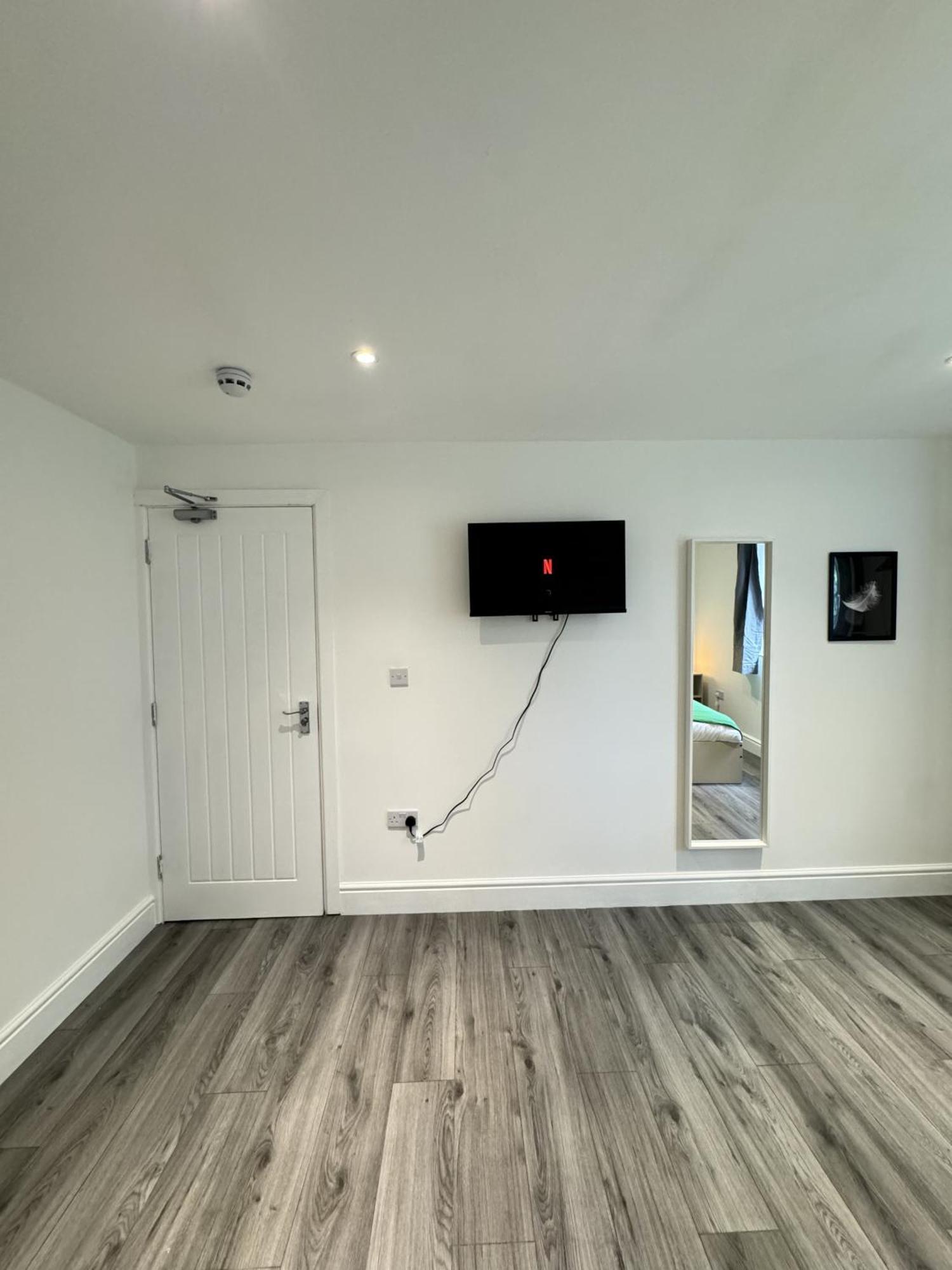 En-Suite Bedroom For Up To 4! Sofa Bed - Near Stratford London Bagian luar foto