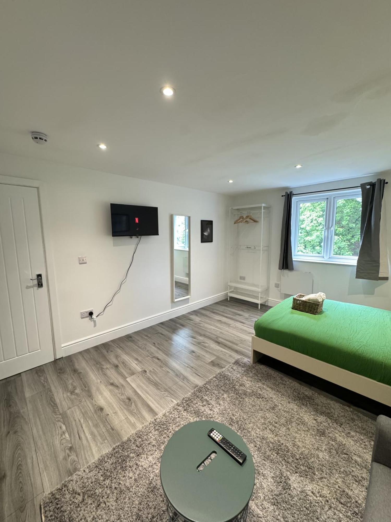 En-Suite Bedroom For Up To 4! Sofa Bed - Near Stratford London Bagian luar foto