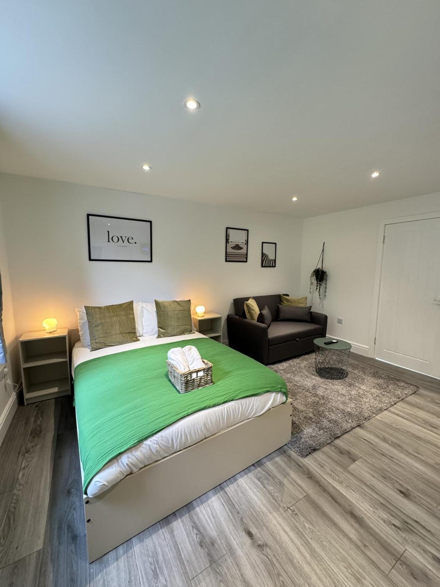 En-Suite Bedroom For Up To 4! Sofa Bed - Near Stratford London Bagian luar foto