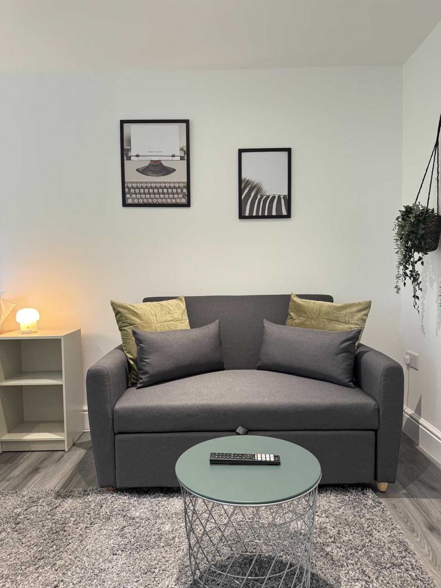 En-Suite Bedroom For Up To 4! Sofa Bed - Near Stratford London Bagian luar foto