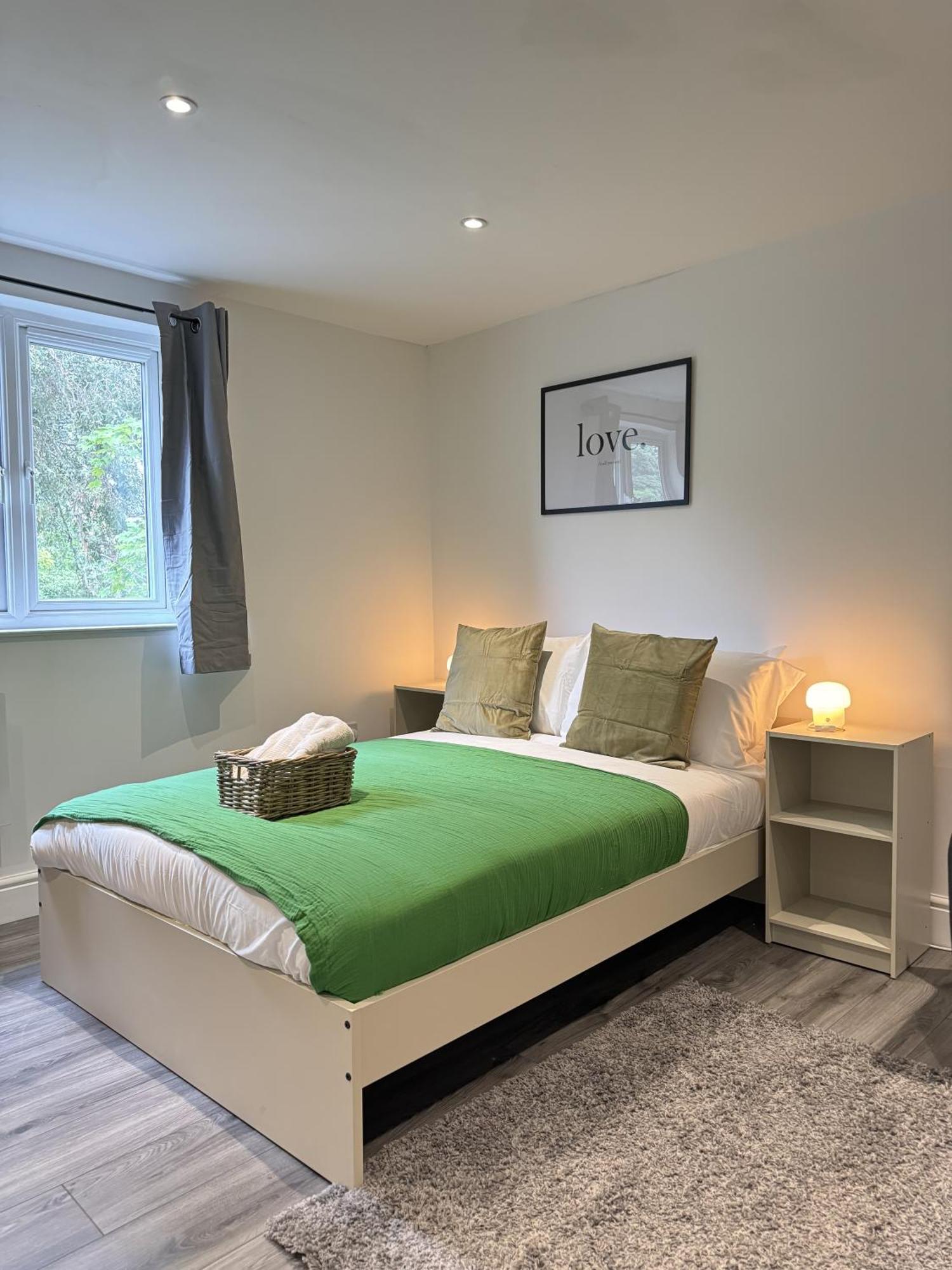 En-Suite Bedroom For Up To 4! Sofa Bed - Near Stratford London Bagian luar foto