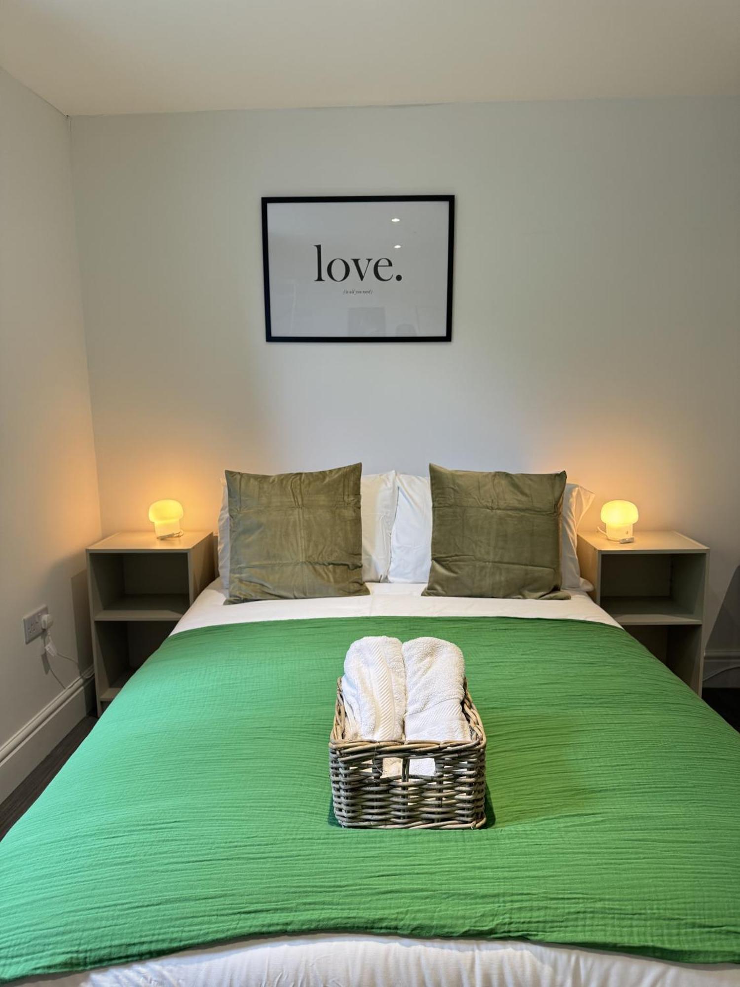En-Suite Bedroom For Up To 4! Sofa Bed - Near Stratford London Bagian luar foto