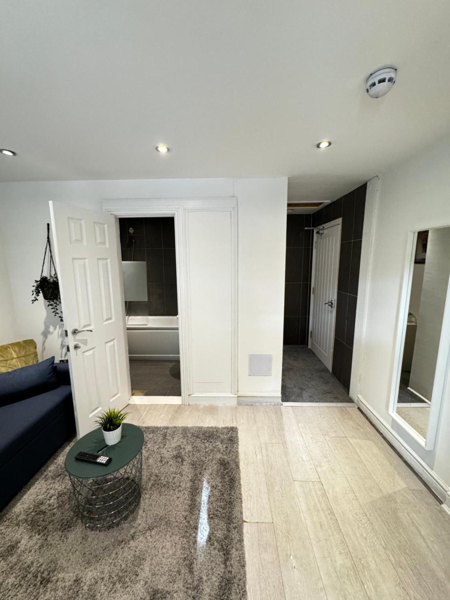 En-Suite Bedroom For Up To 4! Sofa Bed - Near Stratford London Bagian luar foto
