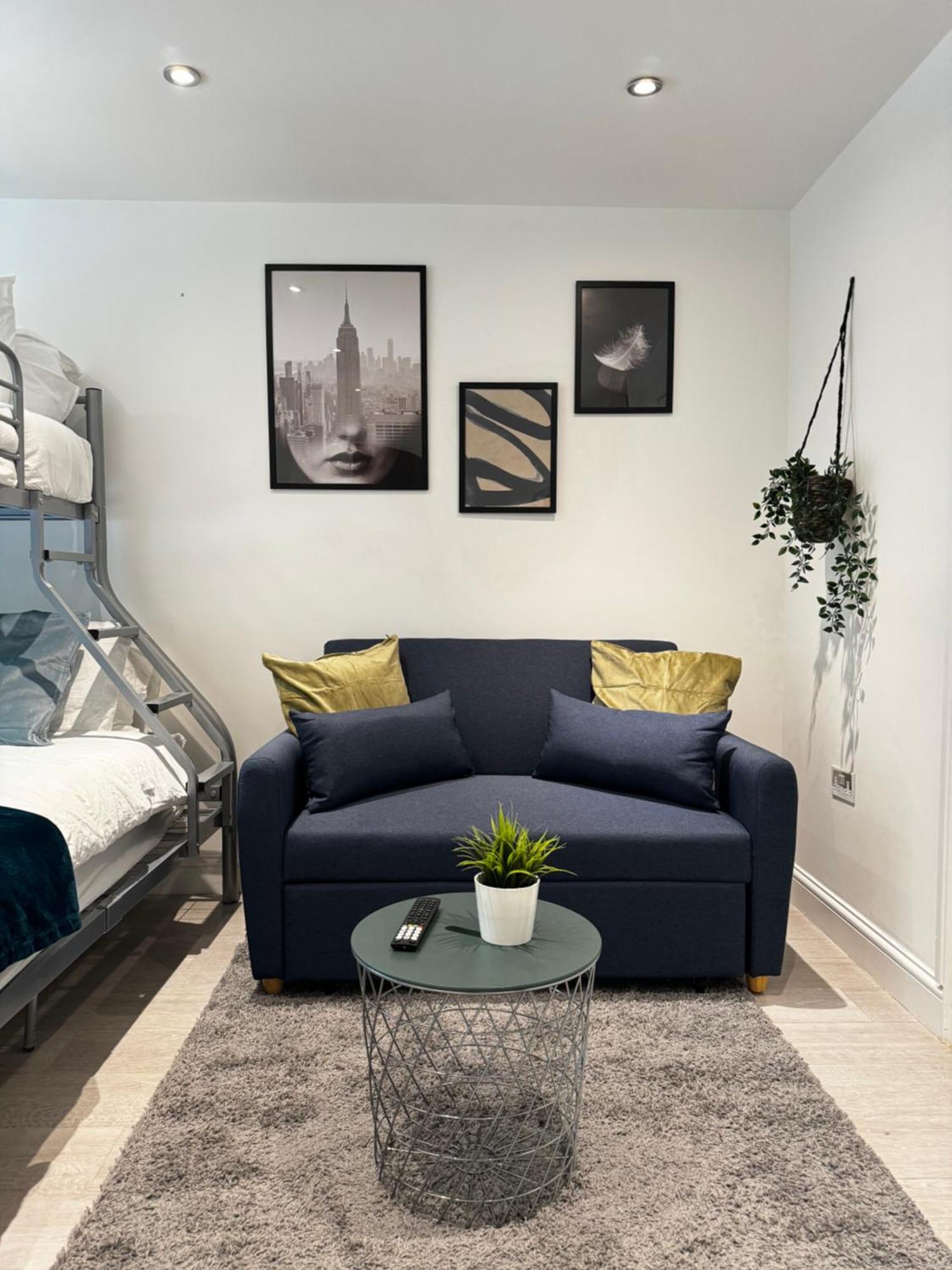 En-Suite Bedroom For Up To 4! Sofa Bed - Near Stratford London Bagian luar foto