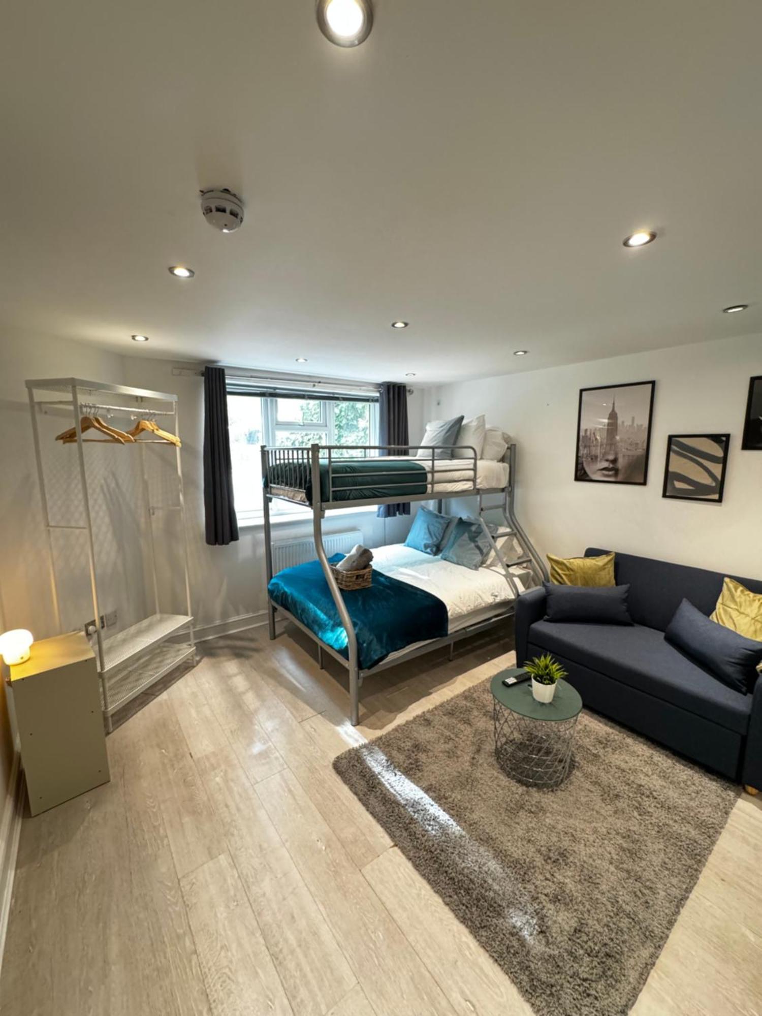 En-Suite Bedroom For Up To 4! Sofa Bed - Near Stratford London Bagian luar foto