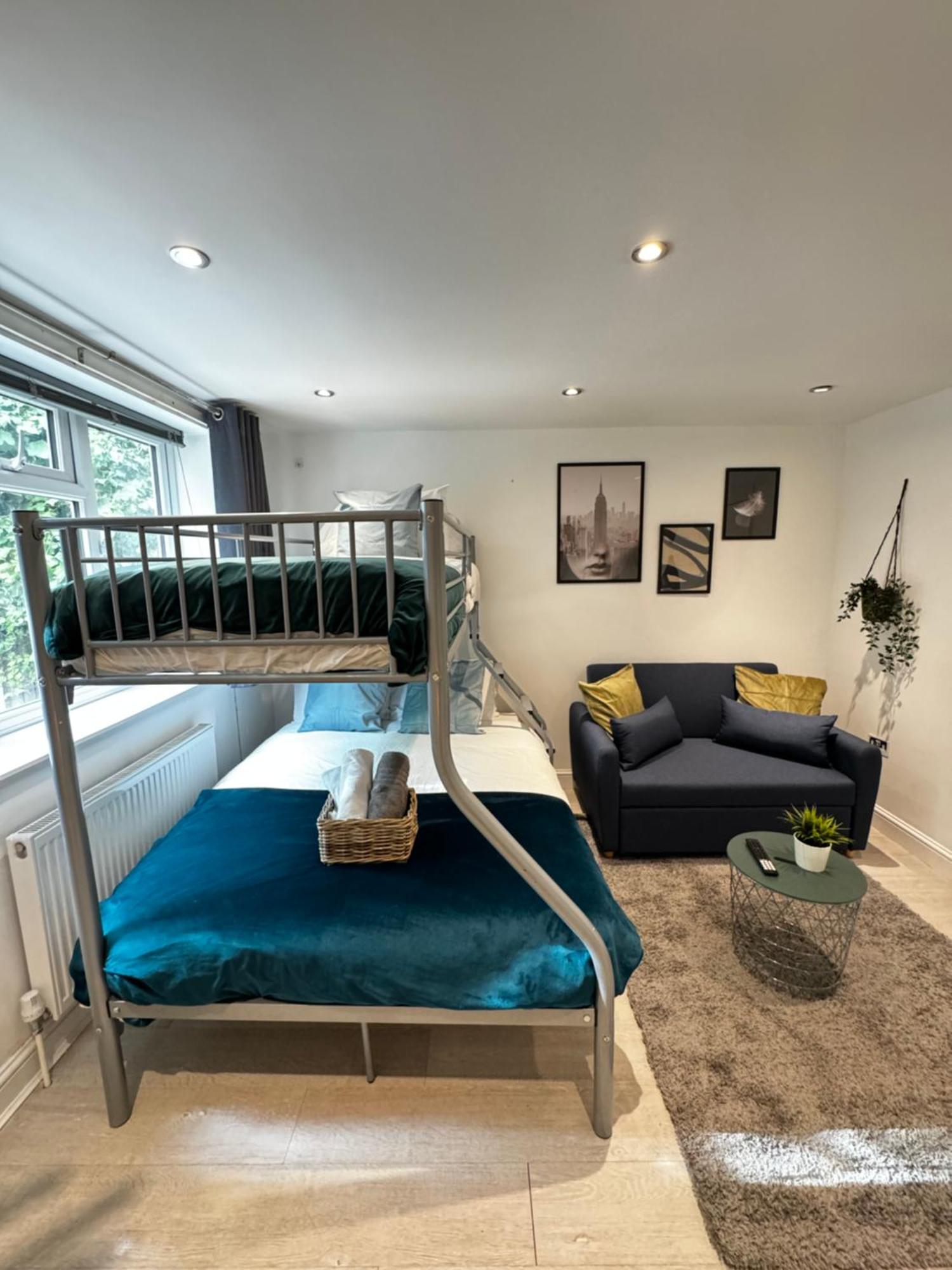 En-Suite Bedroom For Up To 4! Sofa Bed - Near Stratford London Bagian luar foto