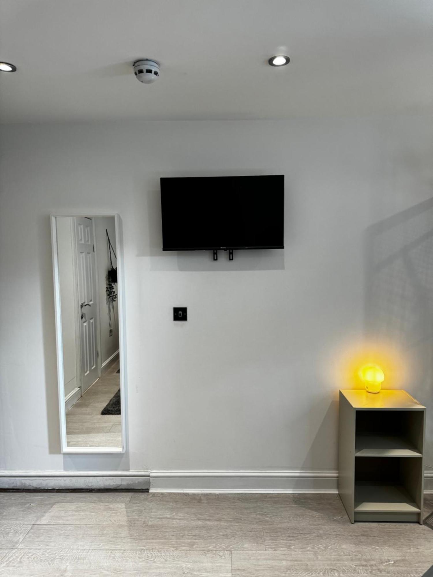 En-Suite Bedroom For Up To 4! Sofa Bed - Near Stratford London Bagian luar foto