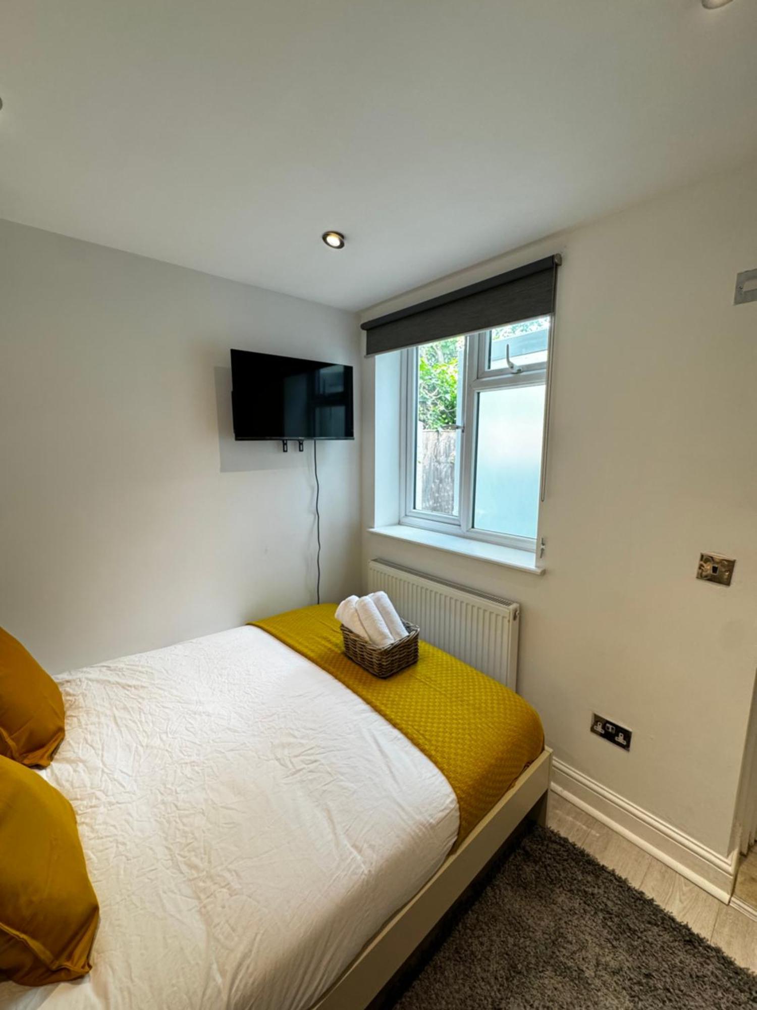 En-Suite Bedroom For Up To 4! Sofa Bed - Near Stratford London Bagian luar foto