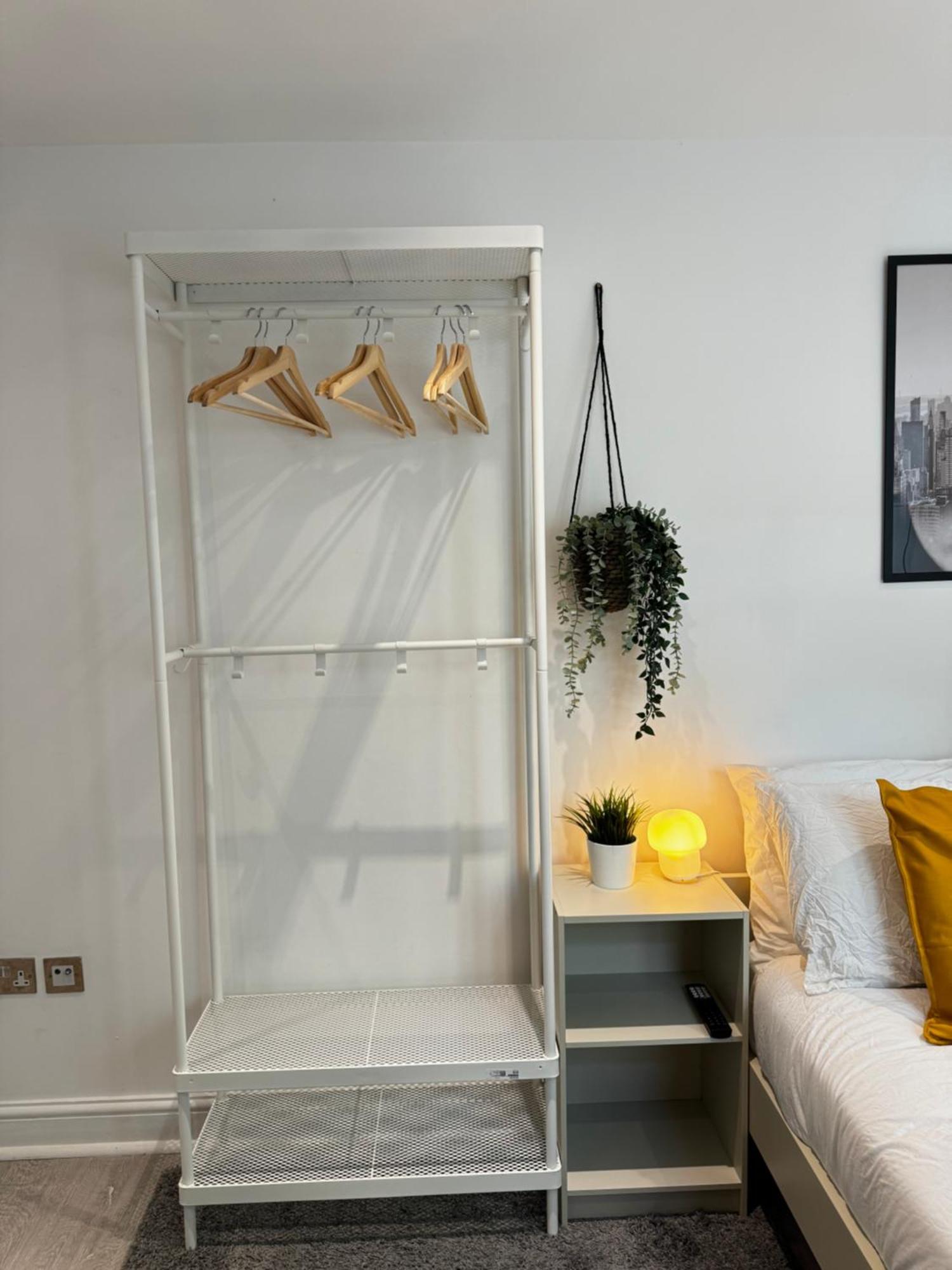En-Suite Bedroom For Up To 4! Sofa Bed - Near Stratford London Bagian luar foto