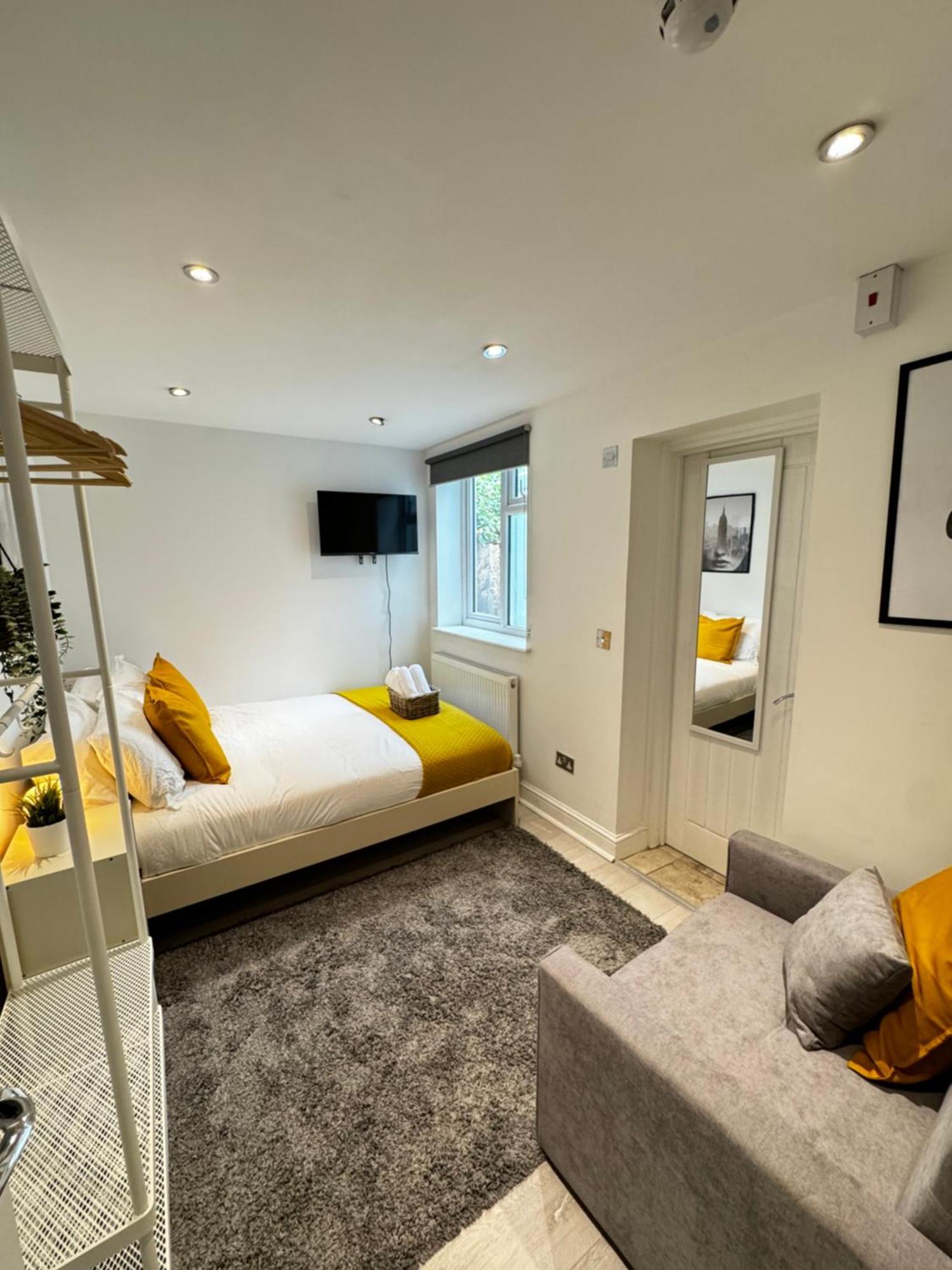 En-Suite Bedroom For Up To 4! Sofa Bed - Near Stratford London Bagian luar foto