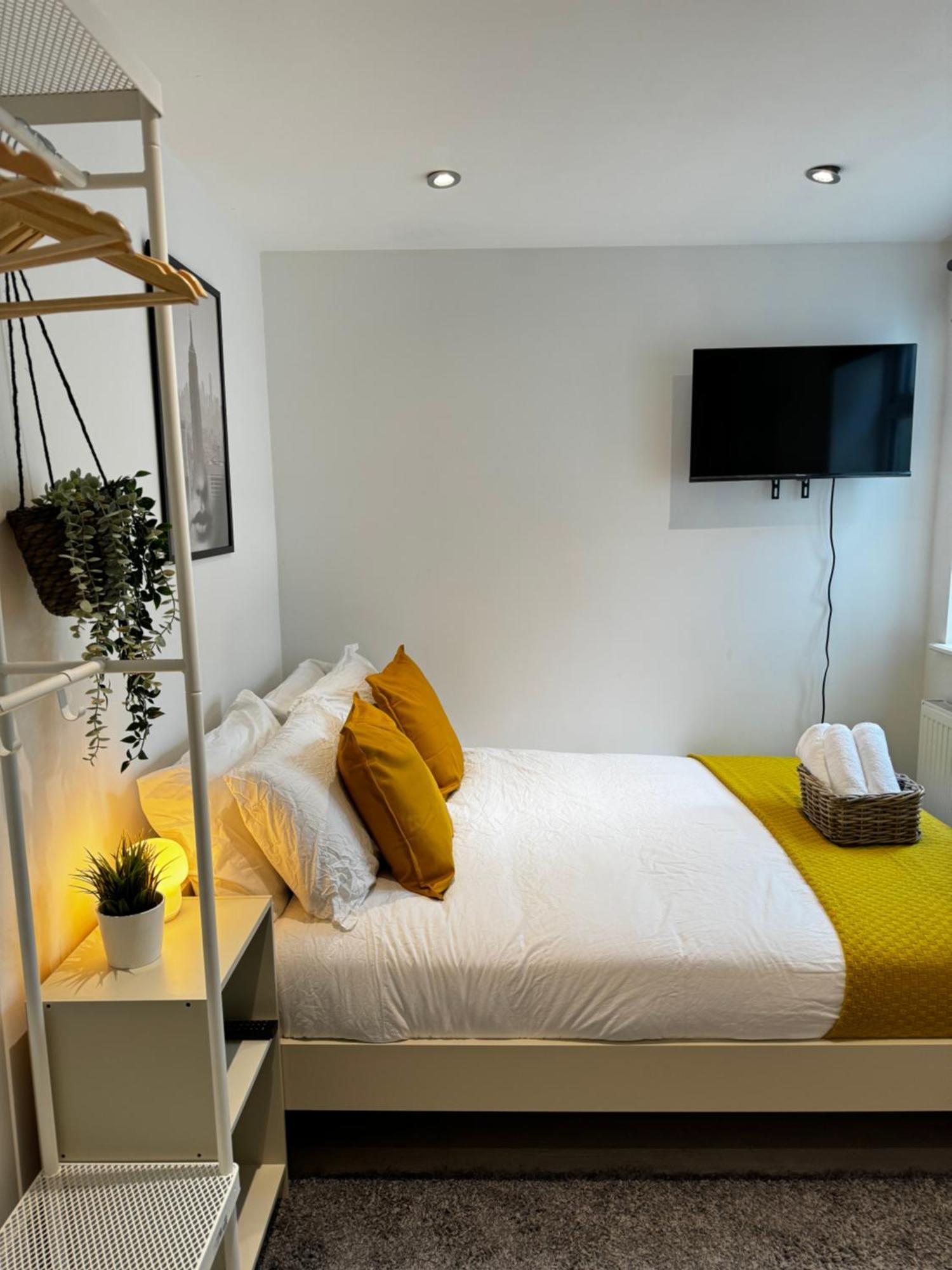 En-Suite Bedroom For Up To 4! Sofa Bed - Near Stratford London Bagian luar foto