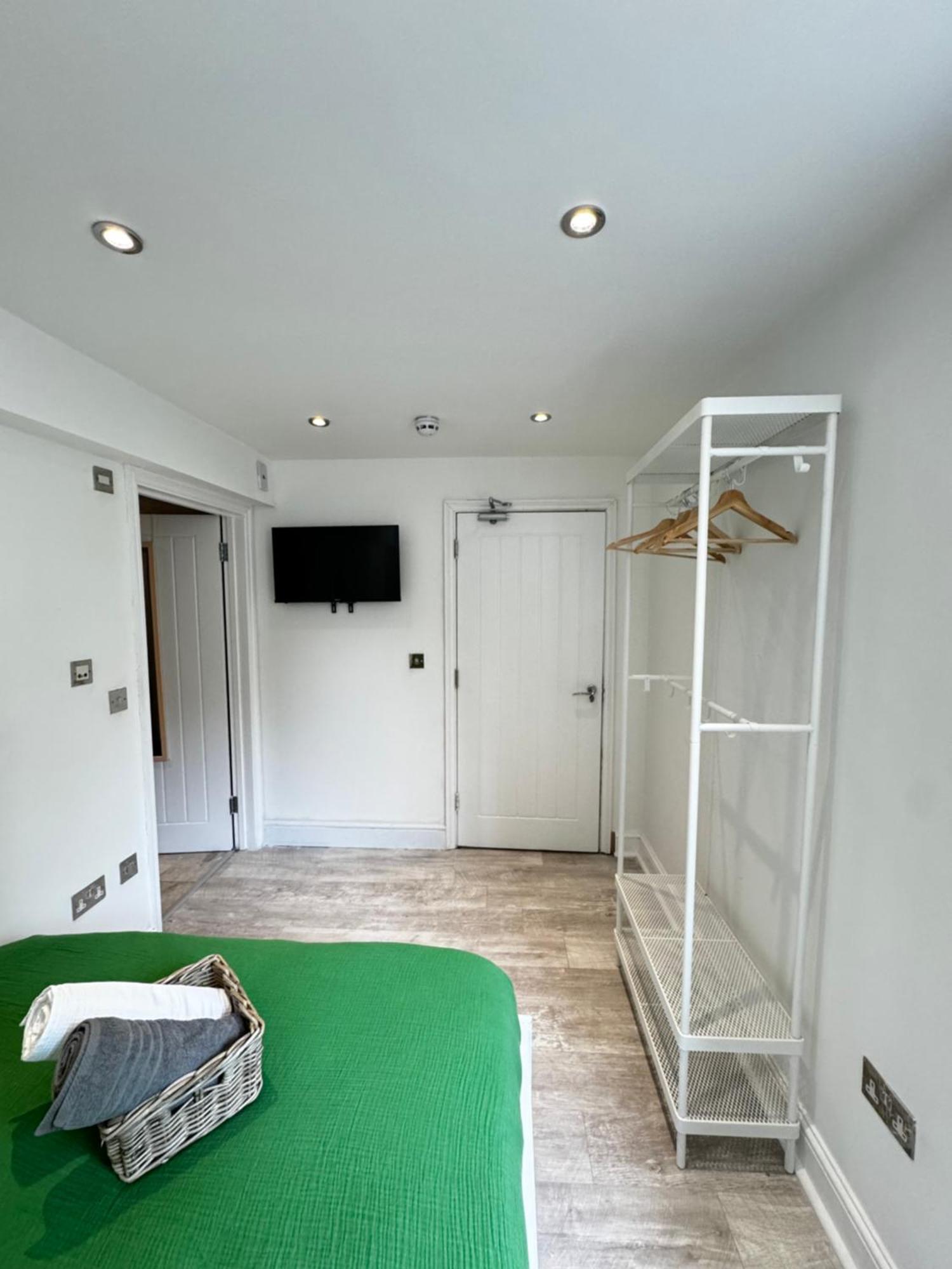 En-Suite Bedroom For Up To 4! Sofa Bed - Near Stratford London Bagian luar foto