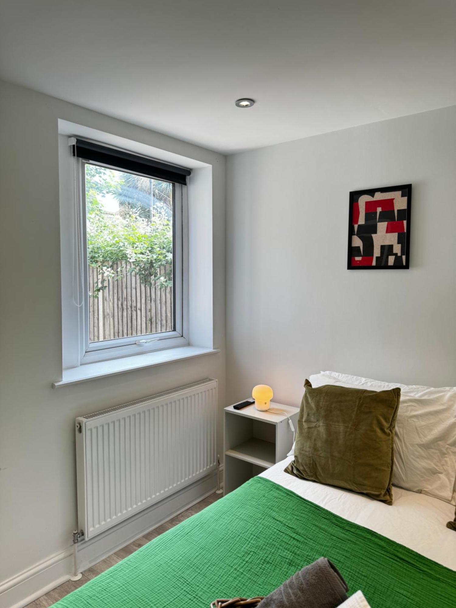 En-Suite Bedroom For Up To 4! Sofa Bed - Near Stratford London Bagian luar foto