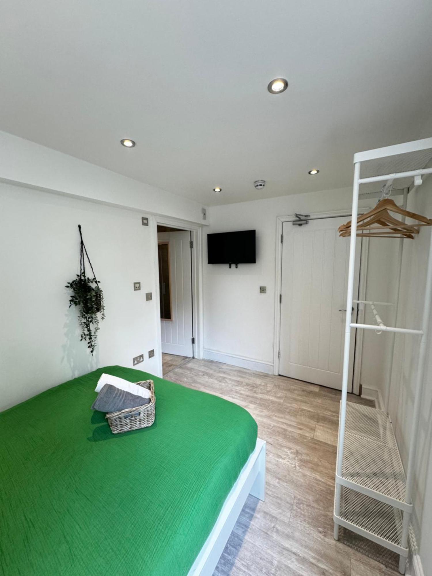 En-Suite Bedroom For Up To 4! Sofa Bed - Near Stratford London Bagian luar foto