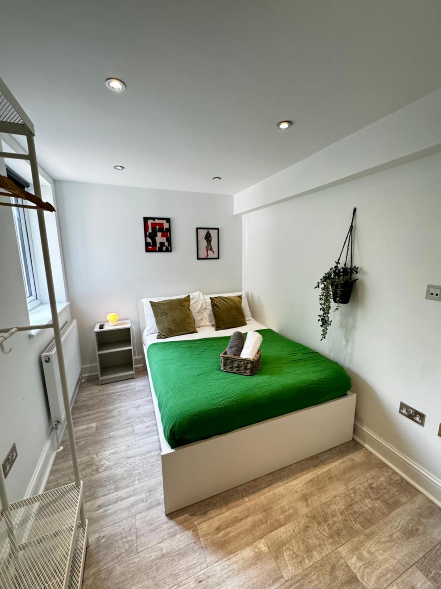 En-Suite Bedroom For Up To 4! Sofa Bed - Near Stratford London Bagian luar foto