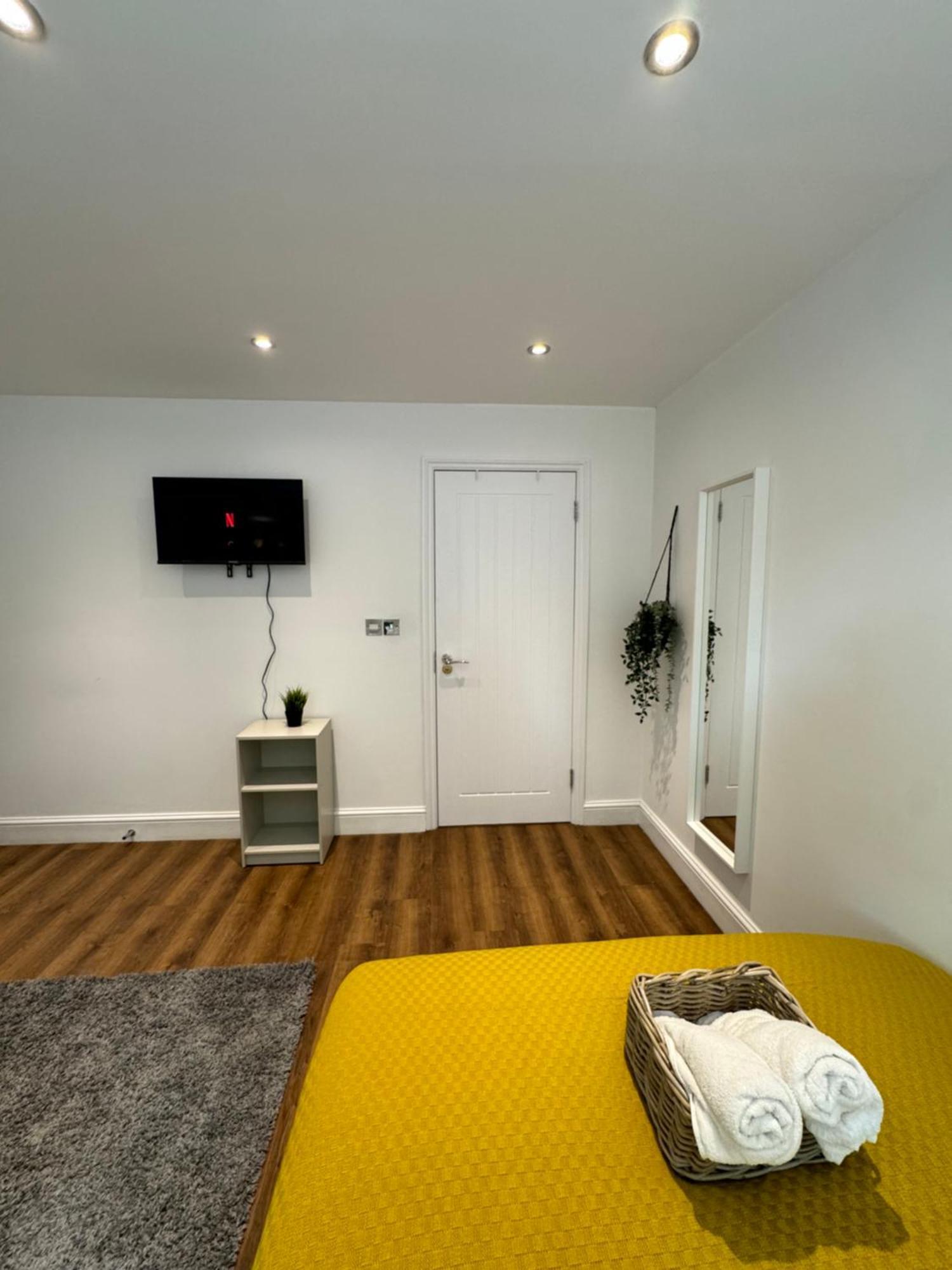 En-Suite Bedroom For Up To 4! Sofa Bed - Near Stratford London Bagian luar foto