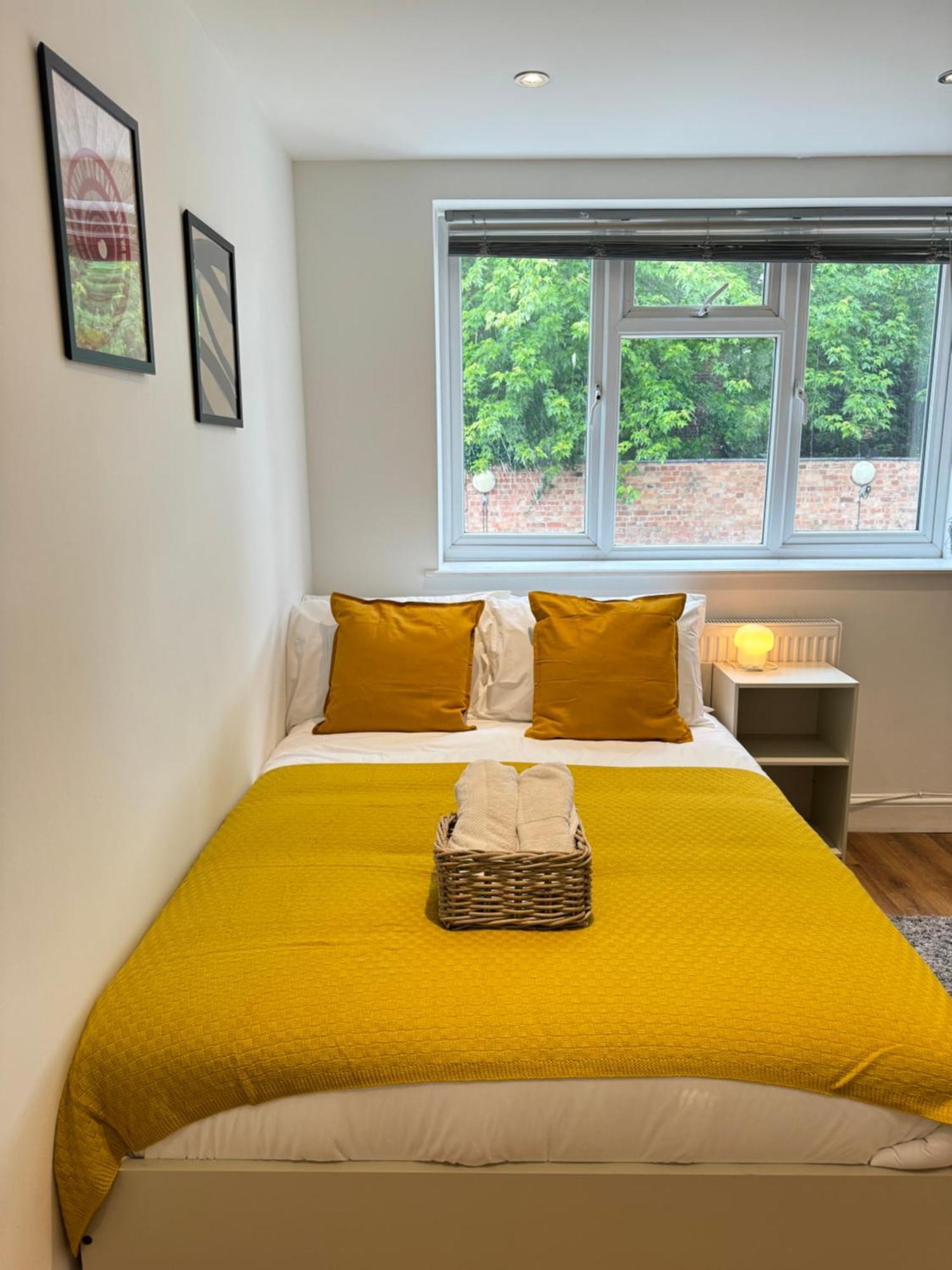 En-Suite Bedroom For Up To 4! Sofa Bed - Near Stratford London Bagian luar foto