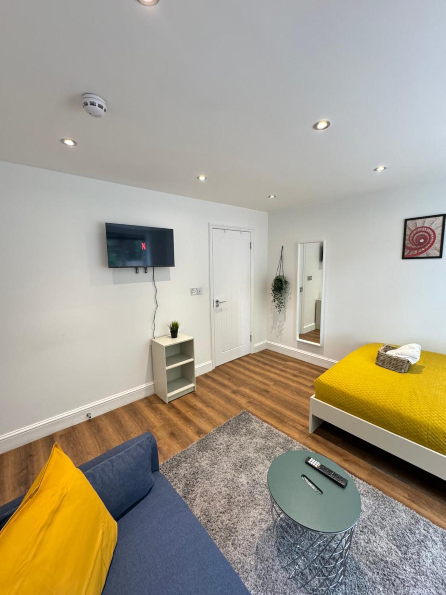 En-Suite Bedroom For Up To 4! Sofa Bed - Near Stratford London Bagian luar foto
